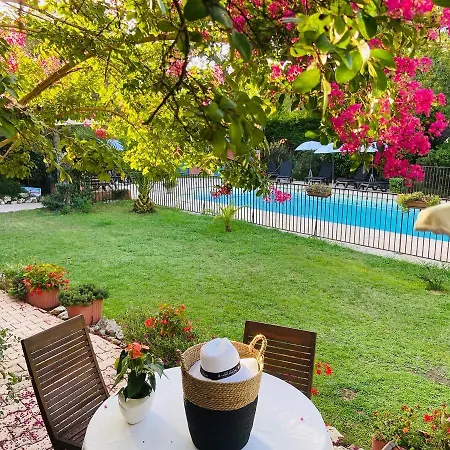 Logis La Bastide Des Golfs