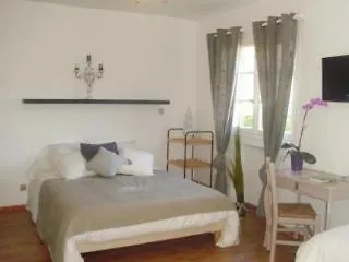 מלון Logis La Bastide Des Golfs 3*