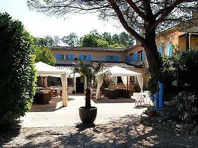 Logis La Bastide Des Golfs 3* מואן-סארטו