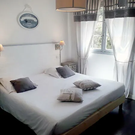 Logis La Bastide Des Golfs