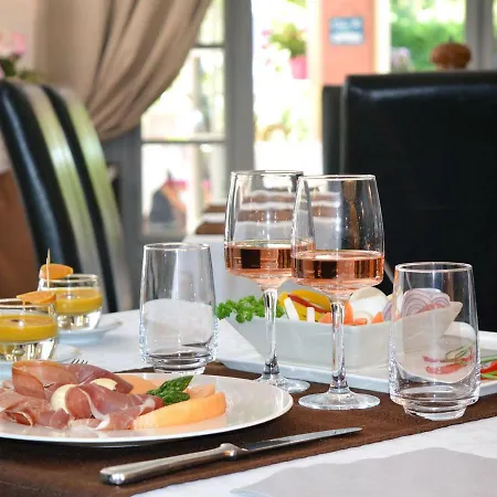 Logis La Bastide Des Golfs Hotel 3*